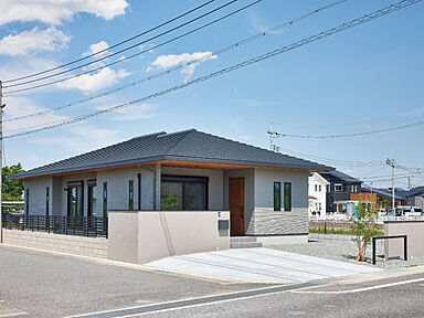 【パナソニックビルダーズグループ】丸良木材産業株式会社のカタログ「「平屋の家づくり」が分かる!カタログ&事例集|勾配天井や広いリビングの間取り【2200万円~の家づくり】」の画像9