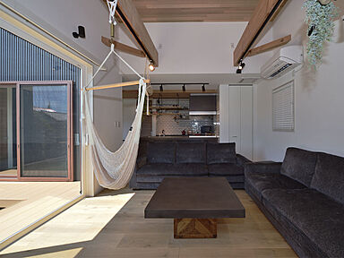 HAPPY HOUSE 藤枝住宅公園モデルハウス(山田工務店)のカタログ「中庭のある暮らし」の画像