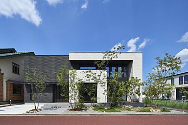 株式会社アイ工務店 三河支社のカタログ「【展示場ご来場者歓迎!】憧れのスキップフロアが叶える大収納【アイ工務店】」の画像1