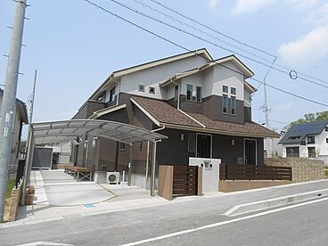 リバウスホームのカタログ「地元工務店と造る2世帯住宅」のメイン画像