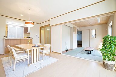 リバウスホームのカタログ「地元工務店と造る2世帯住宅」の画像3