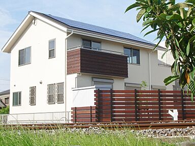 リバウスホームのカタログ「木のぬくもりを感じる家 【arbre(アルブル)】(在来版)」の画像1