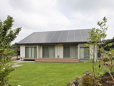 株式会社グリーンワールドのカタログ「樅と漆喰の平屋」の画像