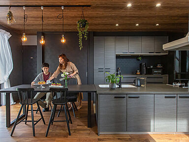 【アキュラホーム 宇都宮インターパーク展示場】@FKDショッピングモール徒歩4分 吹き抜けリビングのカタログ「AQ Grand」の画像1