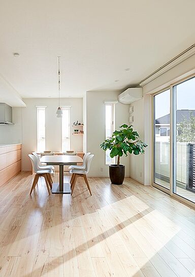 ダイワハウス 伊丹xevoΣ展示場のカタログ「【ダイワハウス】 住まいの実例集 xevoΣ VOL16 ~開放的で明るい2階リビングの家~」の画像