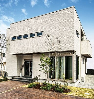大和ハウス 西宮展示場のカタログ「【大和ハウス】 店舗と住まいの実例集 ~建築実例紹介。美容室からペットサロンまで~」の画像1