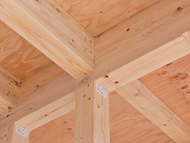 ロイヤルハウス 沖縄南店(株式会社秀建工業)のカタログ「グッドデザイン賞受賞の2階建住宅 外暮らしの家」の画像1