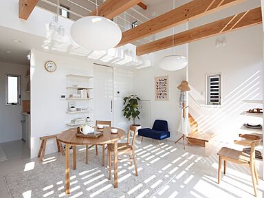 ロイヤルハウス 沖縄南店(株式会社秀建工業)のカタログ「グッドデザイン賞受賞の2階建住宅 外暮らしの家」の画像6