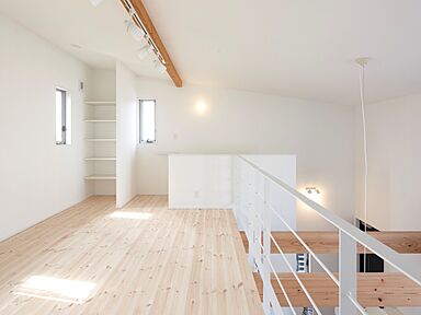 ロイヤルハウス 沖縄南店(株式会社秀建工業)のカタログ「グッドデザイン賞受賞の2階建住宅 外暮らしの家」の画像7