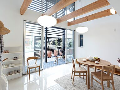 ロイヤルハウス 沖縄南店(株式会社秀建工業)のカタログ「グッドデザイン賞受賞の2階建住宅 外暮らしの家」の画像8