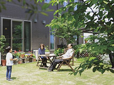 一条工務店のカタログ「【一条工務店】実例集 二世帯住宅特集 VOICE of ICHIJO」の画像1