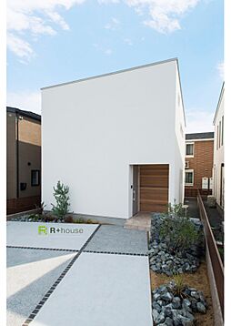 姫路エリアの注文住宅【ビオラホーム】のカタログ「アトリエ建築家と建てる家を身近に手軽に|光が住まいと家族を包み込む家」の画像
