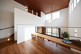 株式会社さくら 富山店富山市下堀モデルハウス|一階主寝室×スキップフロア×ホームライブラリの画像4