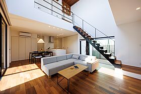 株式会社さくら 富山店富山市下冨居モデルハウス|インナーガレージ×一階主寝室×吹き抜けの画像2