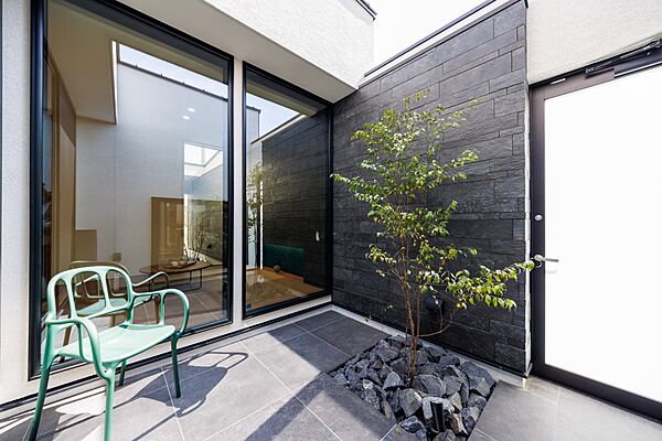 株式会社さくら 富山店富山市下冨居モデルハウス|インナーガレージ×一階主寝室×吹き抜けの画像3