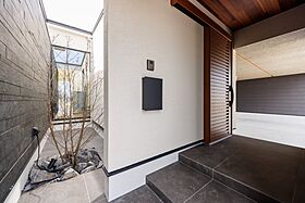 株式会社さくら 富山店富山市下冨居モデルハウス|インナーガレージ×一階主寝室×吹き抜けの画像4