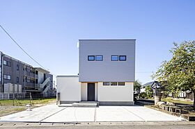 株式会社さくら 富山店高岡市東上関モデルハウス|ウッドデッキ×広々土間×外部収納 野遊びできる家の画像1