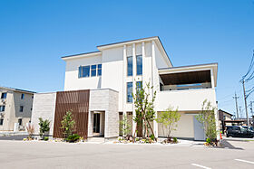 株式会社アントール【金沢市】多世帯でもほどよい距離感で暮らせる!3階建て4世代モデルハウスの画像1