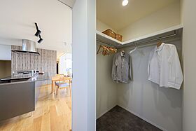 株式会社アントール【金沢市】多世帯でもほどよい距離感で暮らせる!3階建て4世代モデルハウスの見どころ画像1